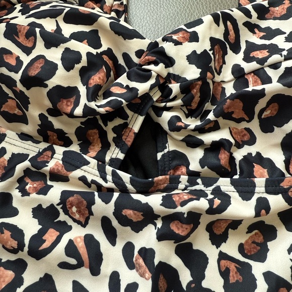 Summer Mae Leopard Print One-Piece Swimsuit Size Large - Picture 4 of 5